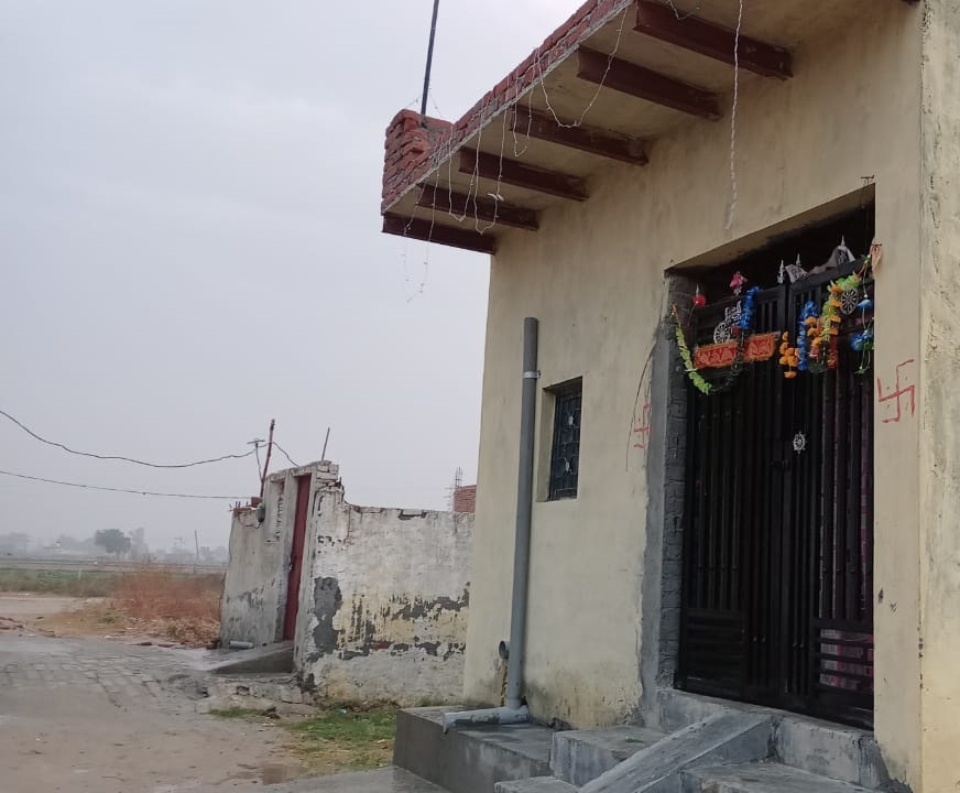 100 Sq. Yrd Corner Plot For Sale In Bhopani